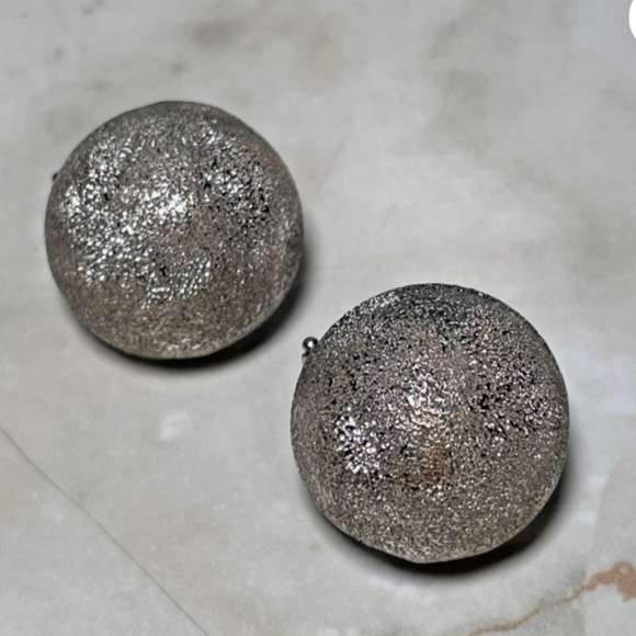 Florentine Finish Large Button Studs With Clip 18 K Gold by Carolina Bucci - Picture 1 of 8